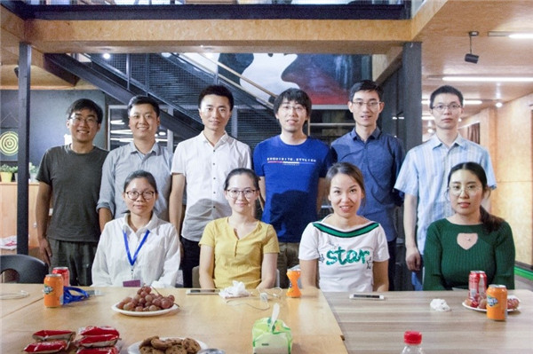 学术沙龙参会人员合影 学术沙龙参会人员合影